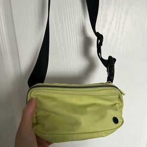 Lululemon everywhere belt bag- green